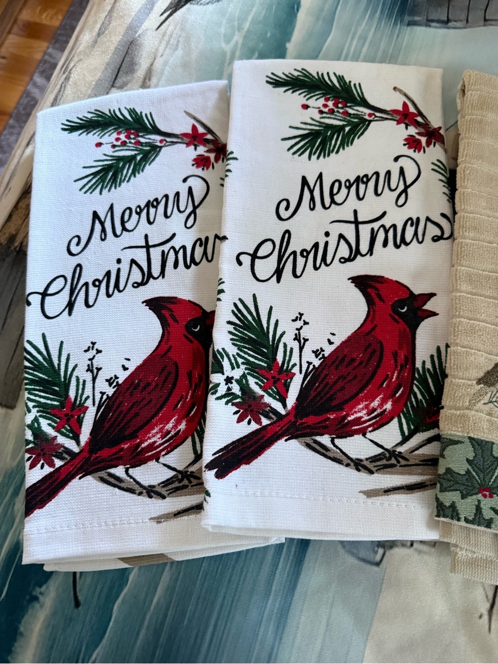 New Set of 4 Cardinal Holiday Hand Towels